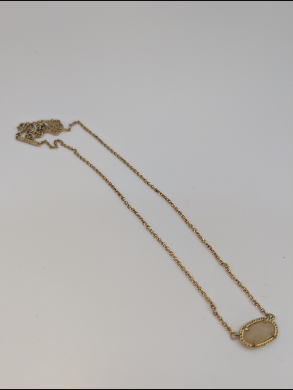 Kendra Scott Gold Beige Oval Pendant Necklace